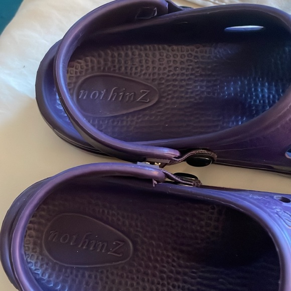 Nothinz Adult Clogs Purple - Picture 3 of 12